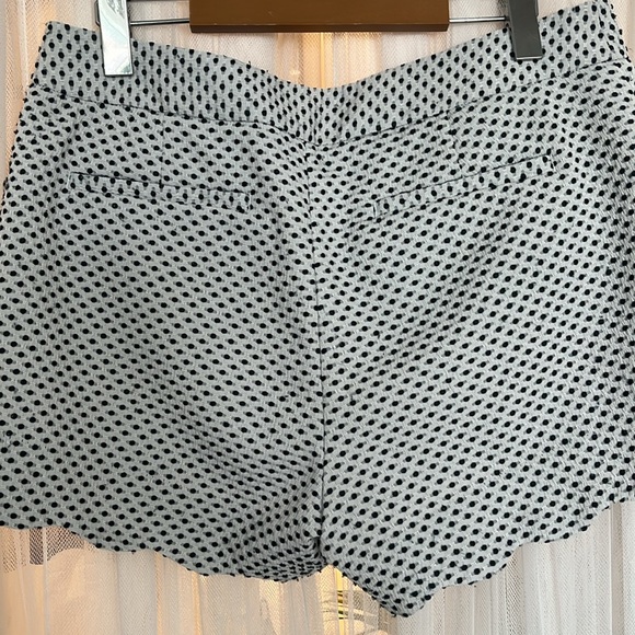 Elle women short black & white Swiss Polka dot tweed, scalloped hem! Size 8 - Picture 4 of 10